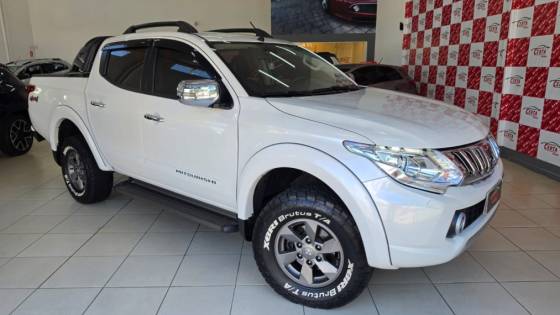 MITSUBISHI L200 TRITON 2.4 16V TURBO DIESEL SPORT HPE TOP CD 4P 4X4 AUTOMÁTICO MITSUBISHI L200 TRITON 2.4 16V TURBO DIESEL SPORT HPE TOP CD 4P 4X4 AUTOMÁTICO